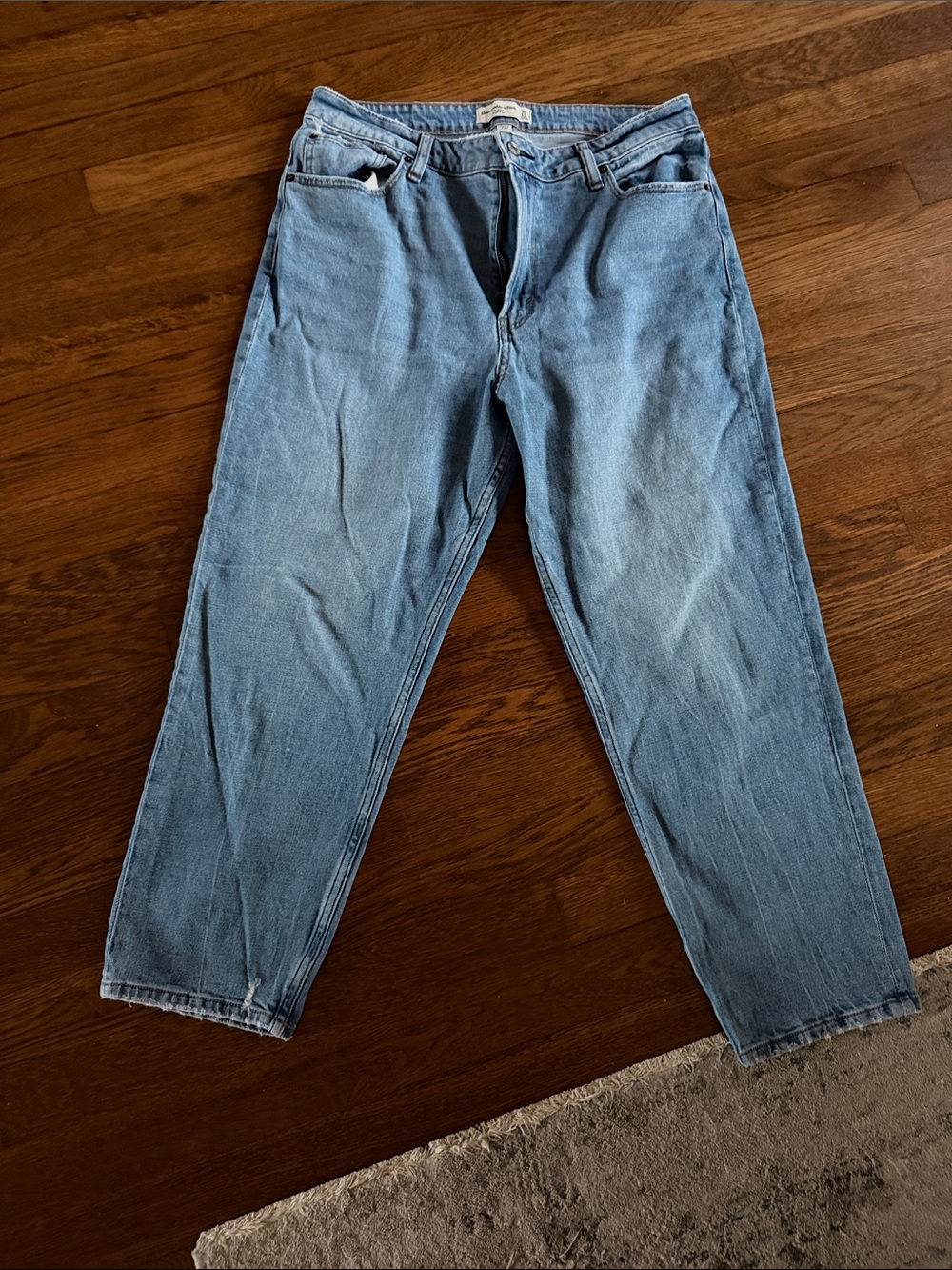 Abercrombie & Fitch The Mom High Rise Curve Love Light Blue Jeans 12 Short